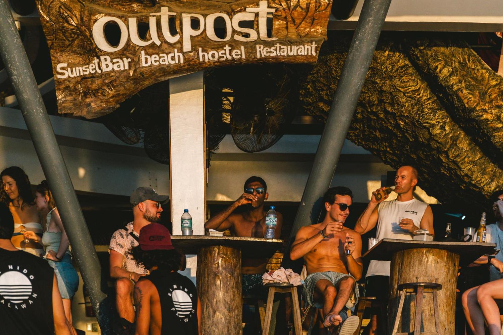 Outpost Beach Hostel Эль-Нидо Экстерьер фото